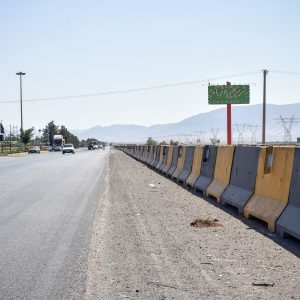 نصب نیوجرسی در ابتدای شهر مجلسی